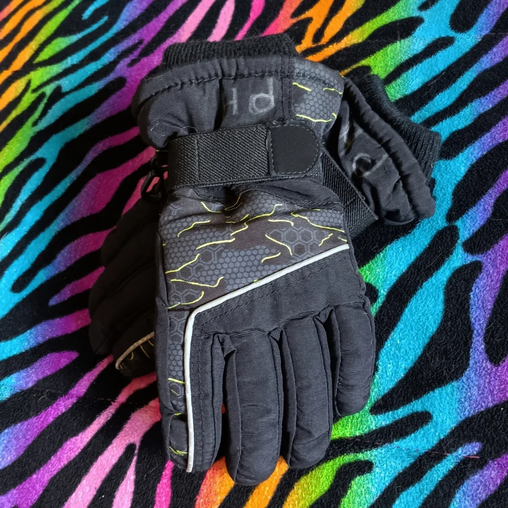🖤*4/$15* Boys 3M Thinsulate Winter Gloves Mittens Black Small 4/7